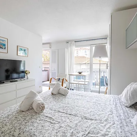 Charming With Pool & Balcony -heart Of *