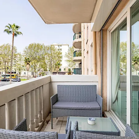 公寓 Charming With Pool & Balcony -heart Of