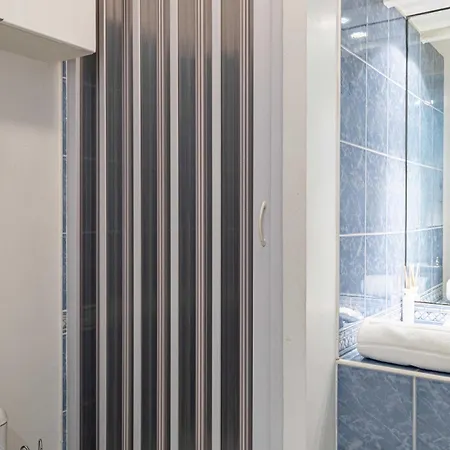 Charming With Pool & Balcony -heart Of Apartment