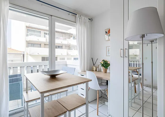 Charming With Pool & Balcony -heart Of Διαμέρισμα *