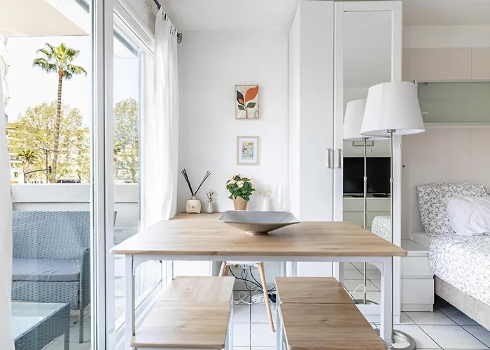 Charming With Pool & Balcony -heart Of Apartmán Nice