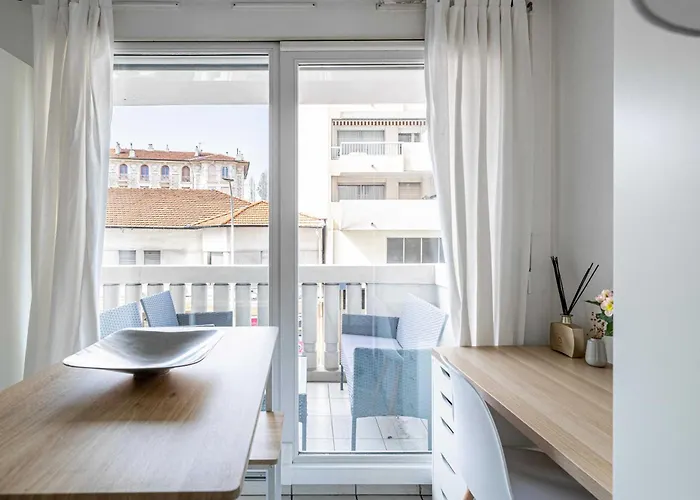 Charming With Pool & Balcony -heart Of Nice