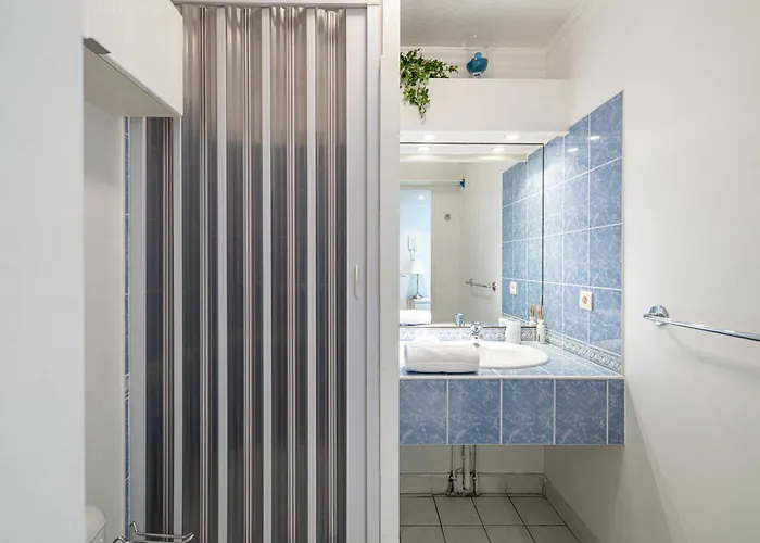 Διαμέρισμα Charming With Pool & Balcony -heart Of